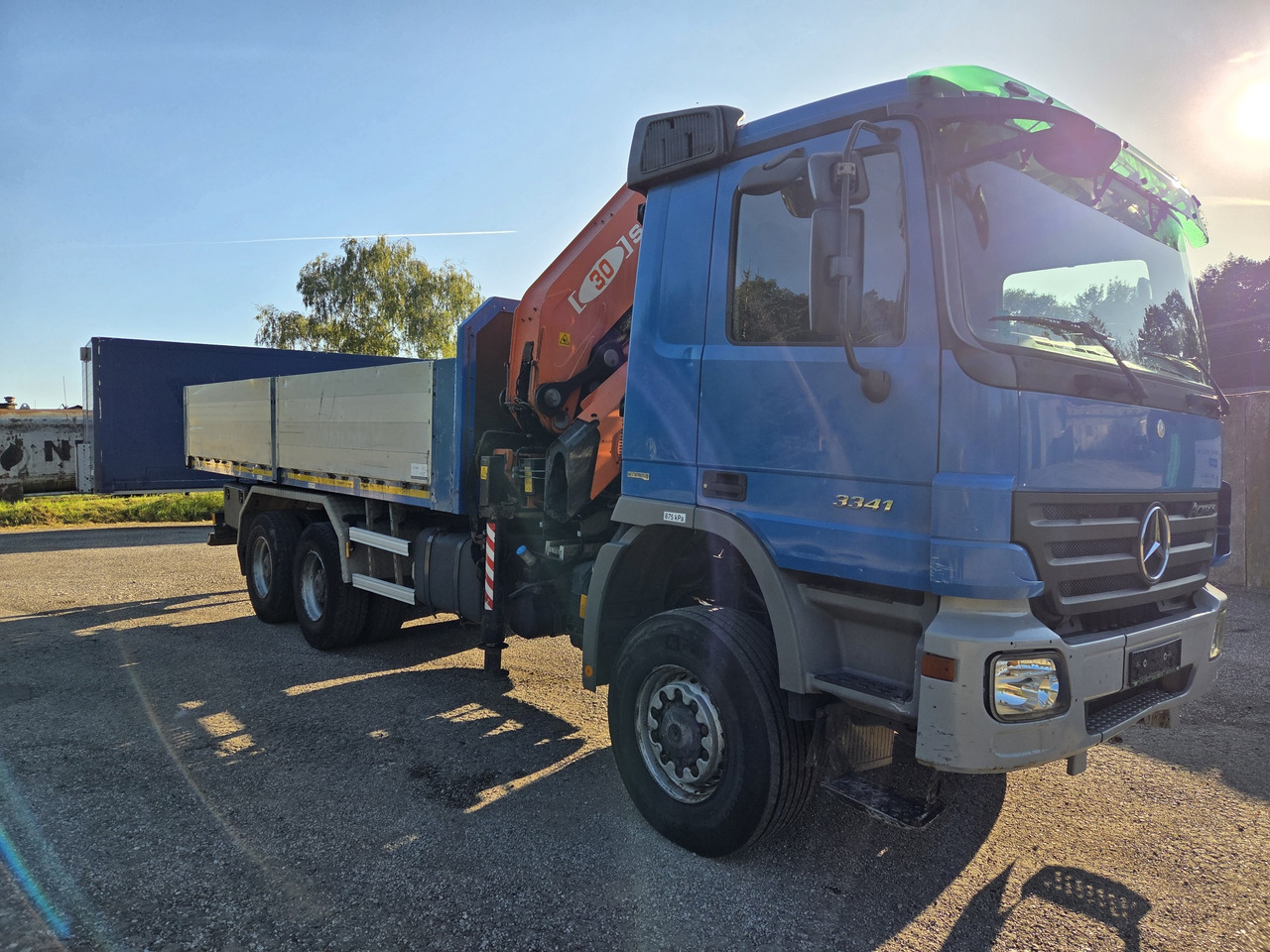 MERCEDES-BENZ ACTROS 3341 6x6 + CRANE PM 30 Radio Control - Camion plateau, Camion grue: photos 3 MERCEDES-BENZ ACTROS 3341 6x6 + CRANE PM 30 Radio Control - Camion plateau, Camion grue: photos 3