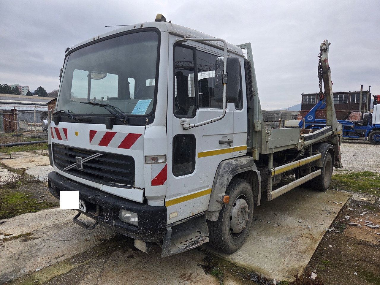 VOLVO FL6 - 250 chain container system telescop - Camion multibenne: photos 2 VOLVO FL6 - 250 chain container system telescop - Camion multibenne: photos 2