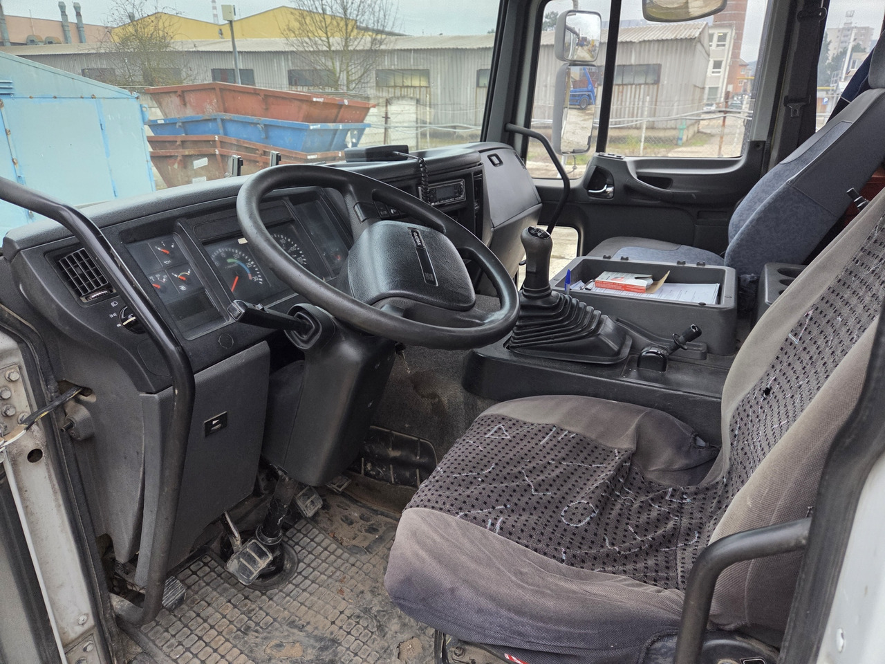 VOLVO FL6 - 250 chain container system telescop - Camion multibenne: photos 5 VOLVO FL6 - 250 chain container system telescop - Camion multibenne: photos 5