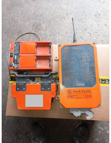 Liebherr HBC radio control 112/132/140/180EC-H - Grue à tour: photos 1 Liebherr HBC radio control 112/132/140/180EC-H - Grue à tour: photos 1