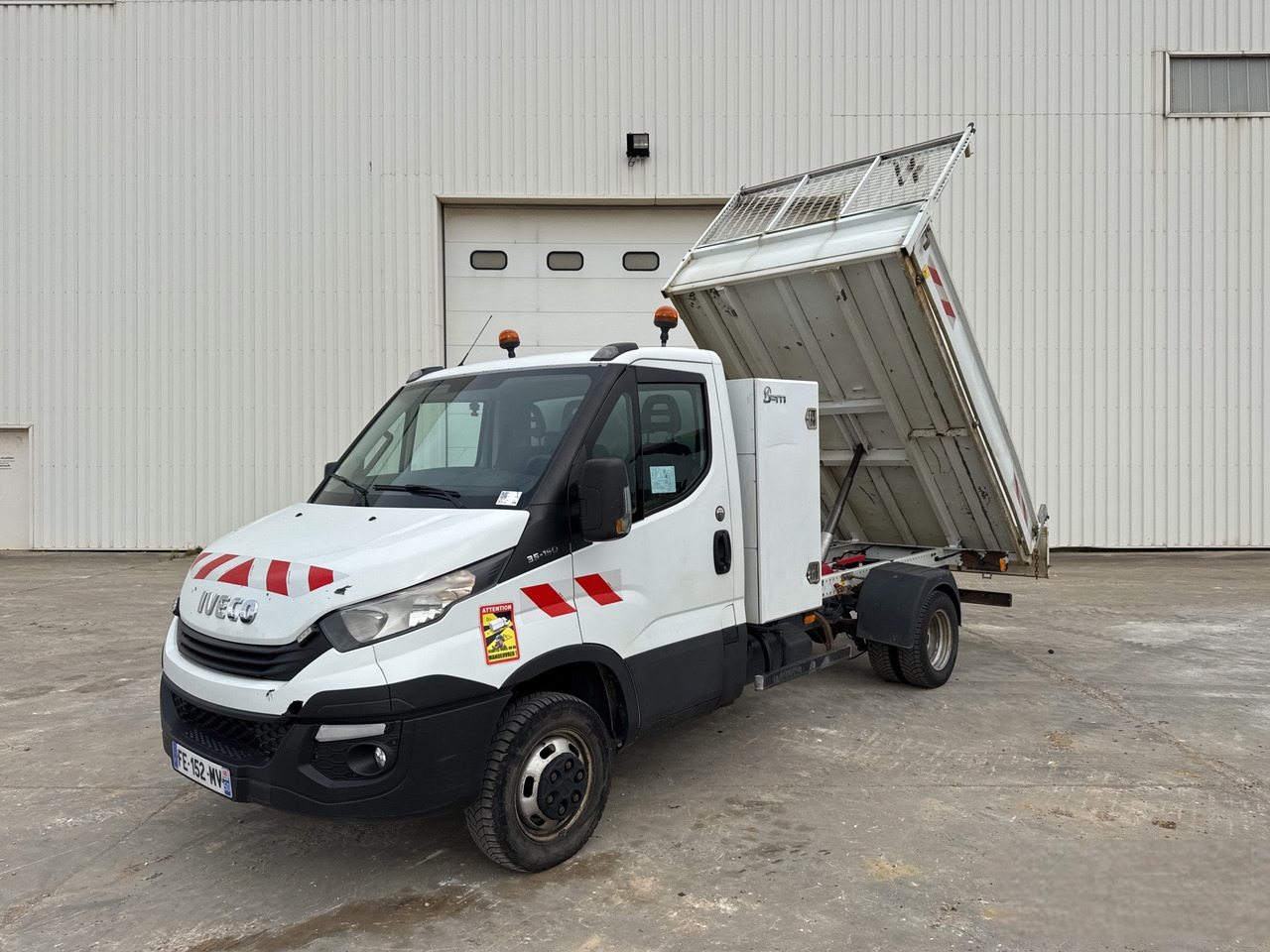 IVECO DAILY 35-150 - Camion benne: photos 2 IVECO DAILY 35-150 - Camion benne: photos 2