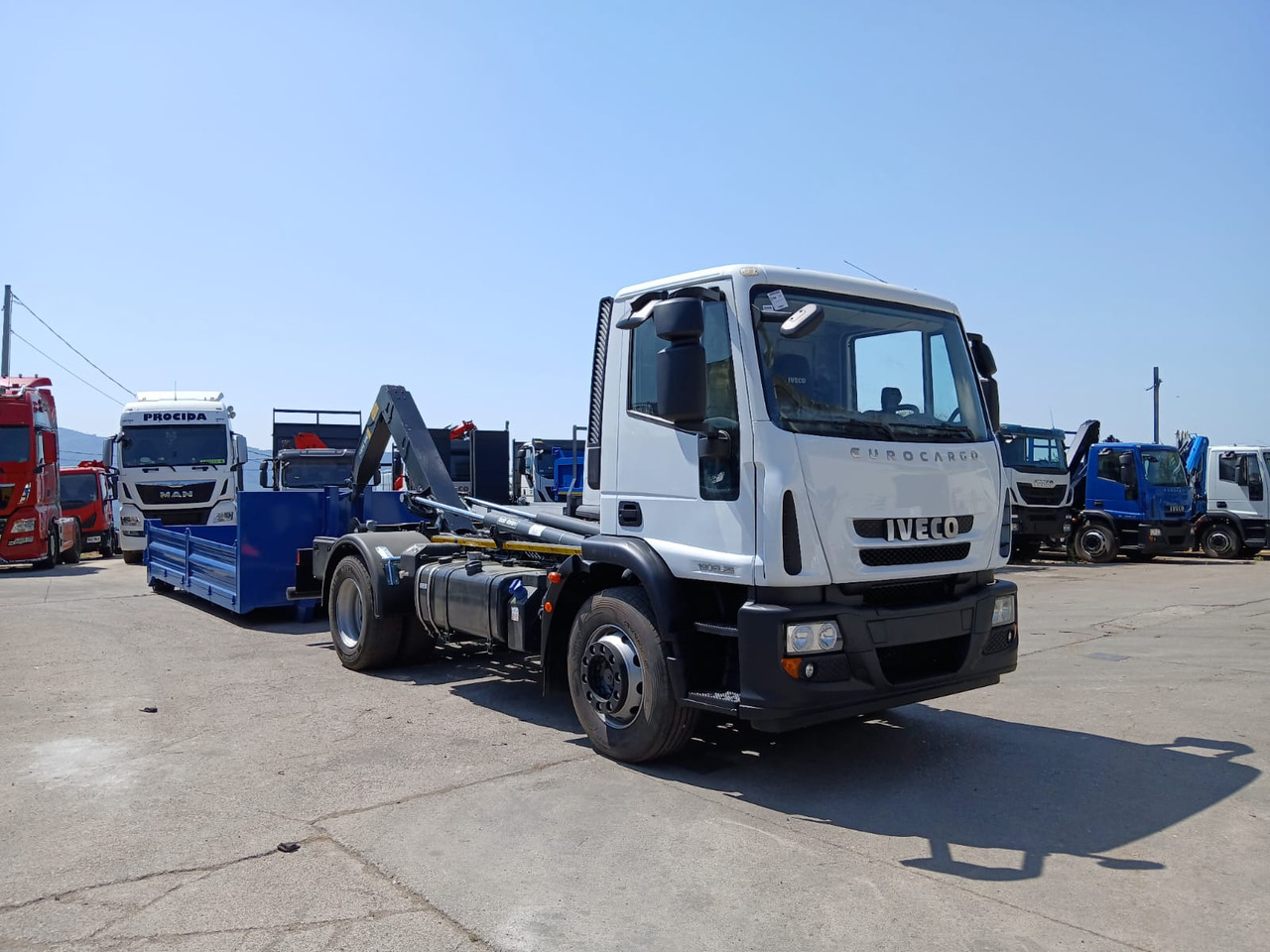 IVECO EUROCARGO 190EL25 - Camion ampliroll: photos 1 IVECO EUROCARGO 190EL25 - Camion ampliroll: photos 1