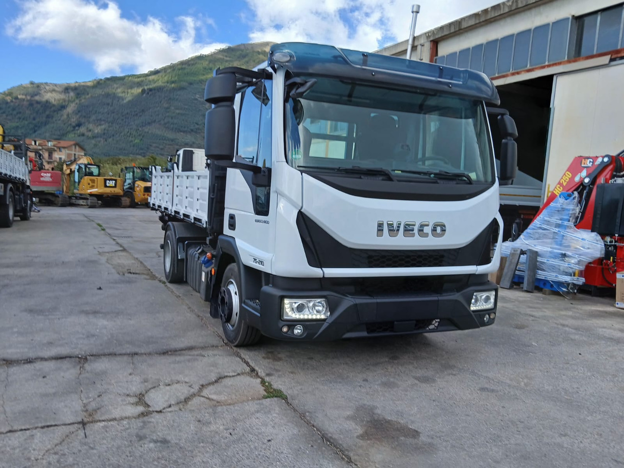 IVECO EUROCARGO 75-210 - Camion benne: photos 3 IVECO EUROCARGO 75-210 - Camion benne: photos 3