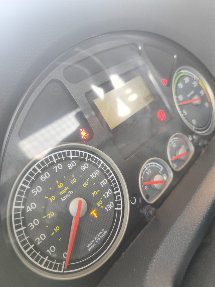 IVECO EUROCARGO 75E18 - Camion plateau: photos 5 IVECO EUROCARGO 75E18 - Camion plateau: photos 5