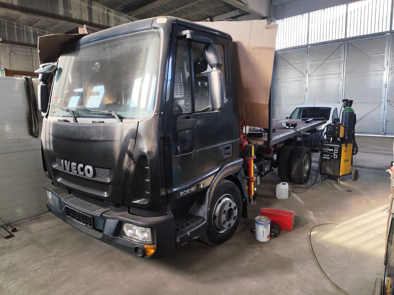 IVECO EUROCARGO 80E18 - Camion grue, Camion benne: photos 1 IVECO EUROCARGO 80E18 - Camion grue, Camion benne: photos 1