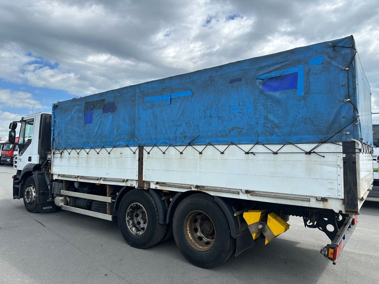 IVECO STRALIS 260S45 - Camion grue: photos 2 IVECO STRALIS 260S45 - Camion grue: photos 2