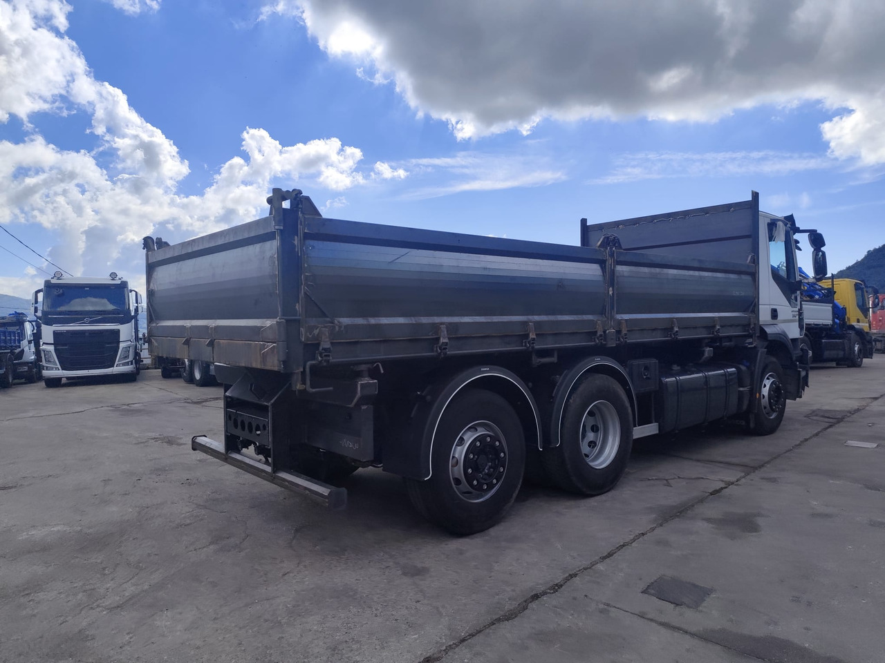 IVECO STRALIS AD 260S31 - Camion benne: photos 3 IVECO STRALIS AD 260S31 - Camion benne: photos 3