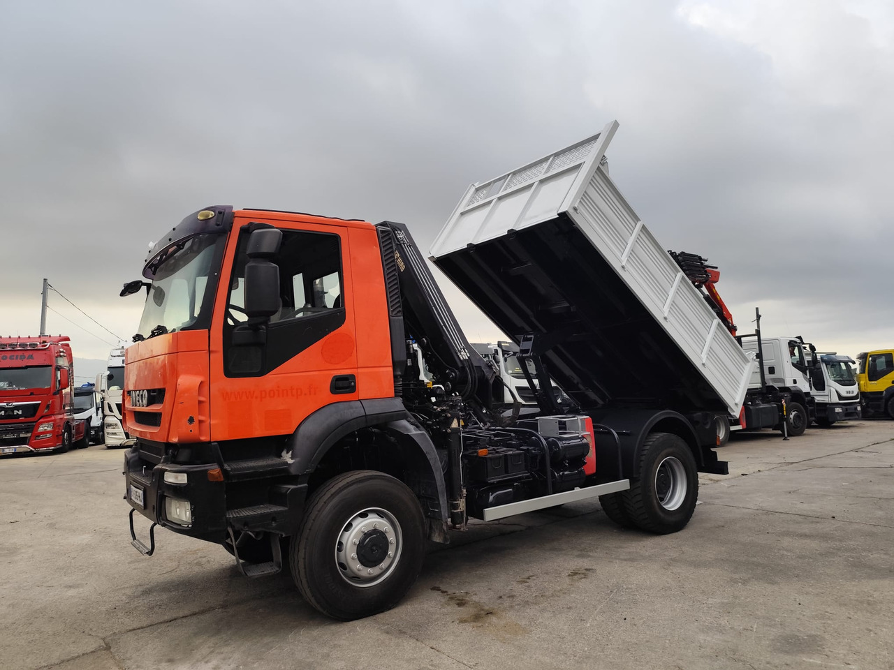 IVECO TRAKKER 190T36 - Camion grue: photos 1 IVECO TRAKKER 190T36 - Camion grue: photos 1