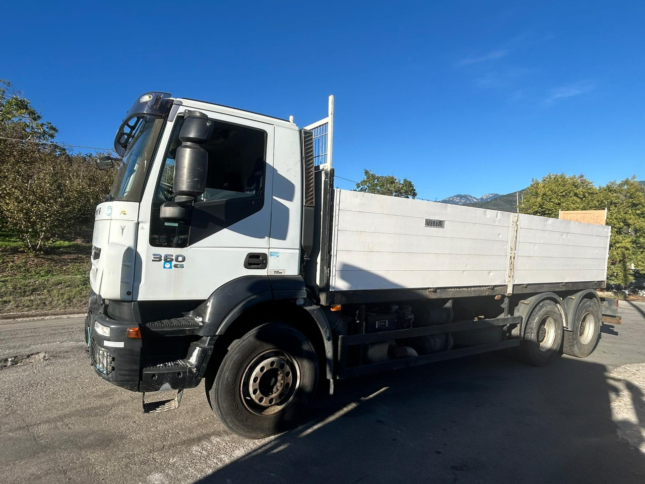 IVECO TRAKKER 260T36 - Camion plateau: photos 2 IVECO TRAKKER 260T36 - Camion plateau: photos 2
