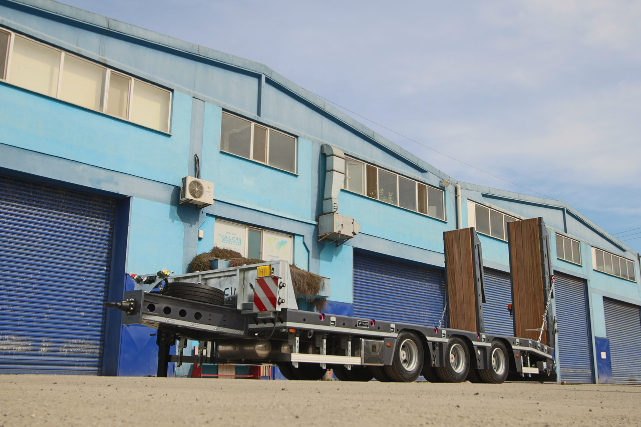 YALCIN 3 ESSIEUX CENTRAUX - Remorque porte-engin surbaissée: photos 1 YALCIN 3 ESSIEUX CENTRAUX - Remorque porte-engin surbaissée: photos 1