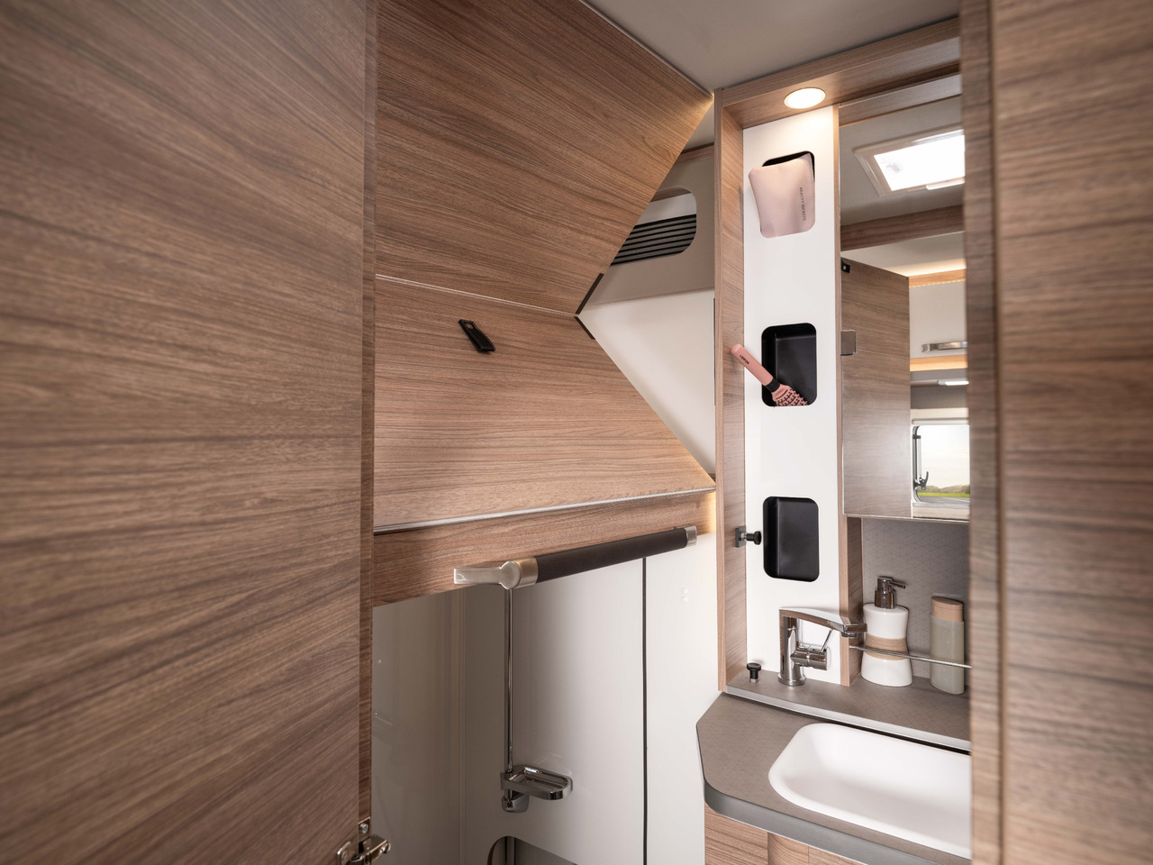 Camping-car profilé WEINSBERG X-Cursion Van 500 MQ [Edition Pepper]: photos 13
