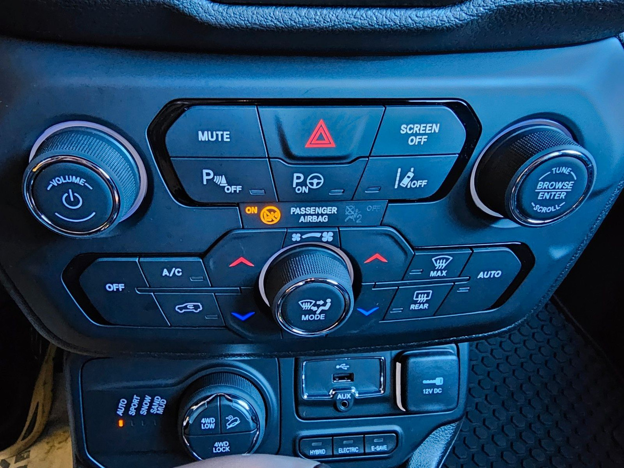 SUV Jeep Renegade S Plug-In-Hybrid 4xe Kamera LED ACC AHK: photos 13 SUV Jeep Renegade S Plug-In-Hybrid 4xe Kamera LED ACC AHK: photos 13