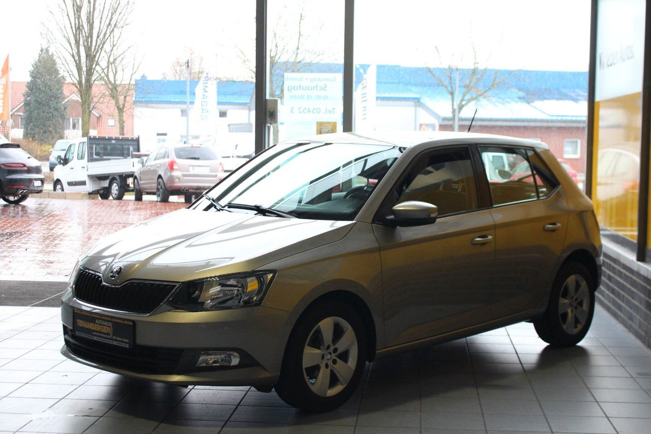 Skoda Fabia Ambition Klima Tempomat Bluetooth - Voiture à hayon: photos 4 Skoda Fabia Ambition Klima Tempomat Bluetooth - Voiture à hayon: photos 4