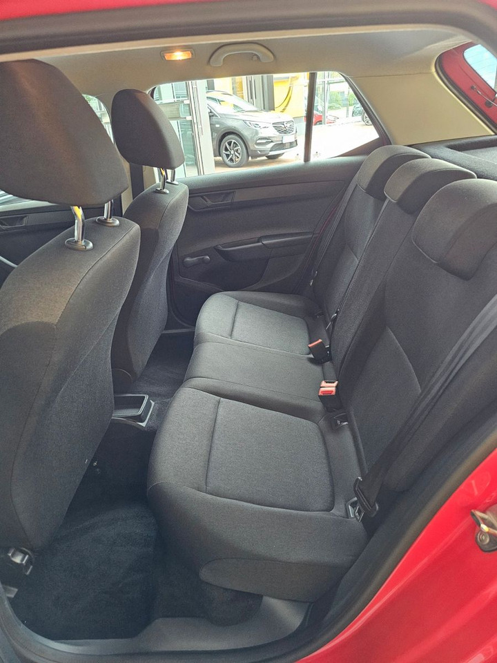 Skoda Fabia Cool Edition SHZ USB - Voiture: photos 5 Skoda Fabia Cool Edition SHZ USB - Voiture: photos 5