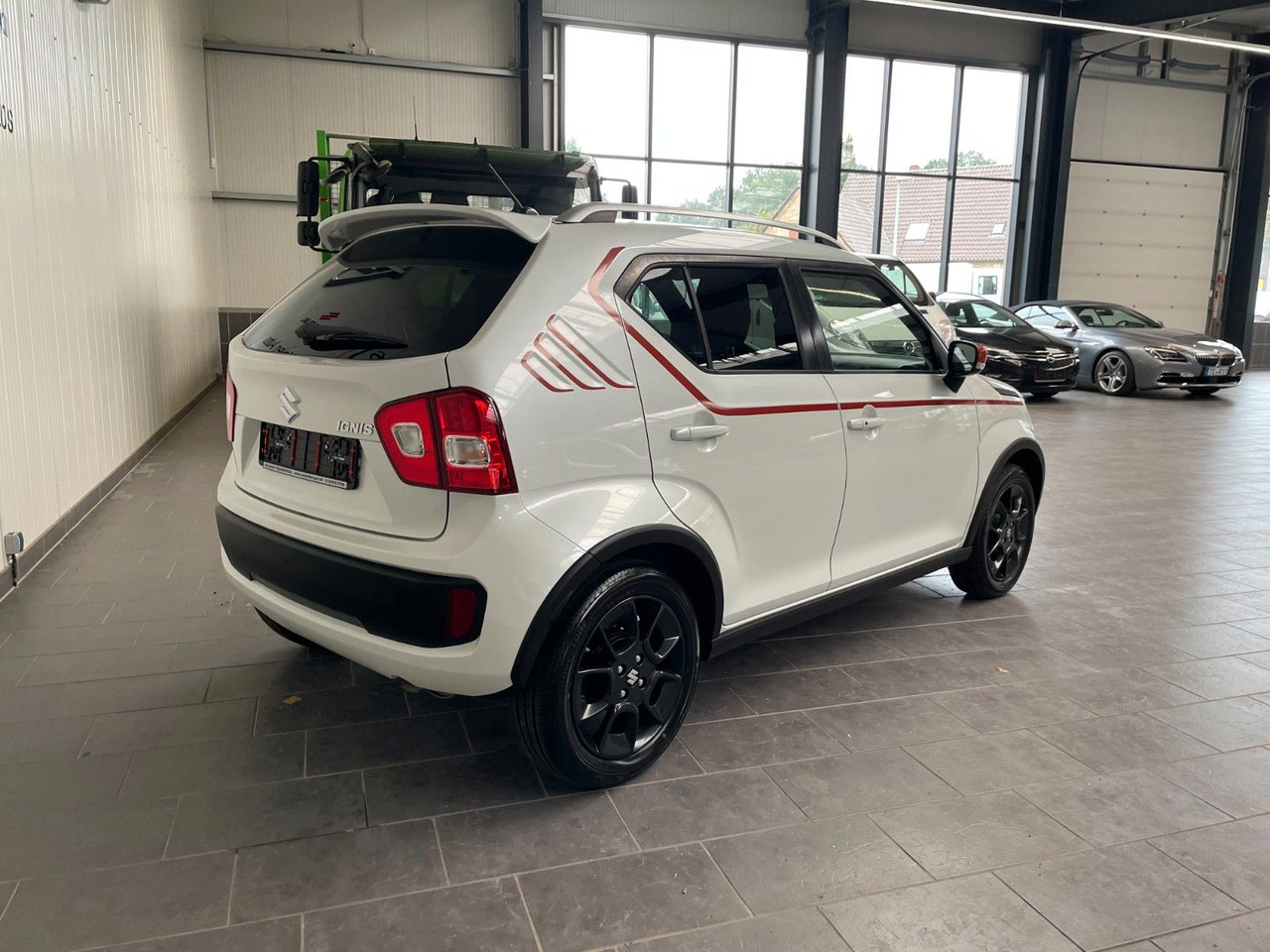 Suzuki Ignis 1,2 Intro Edtion+ - Voiture: photos 3 Suzuki Ignis 1,2 Intro Edtion+ - Voiture: photos 3