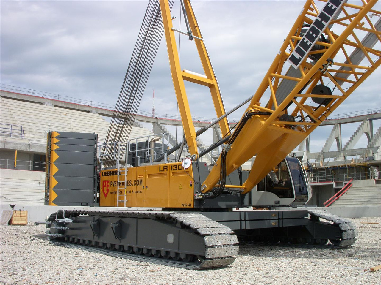 LIEBHERR LR1300 - Grue sur chenilles: photos 2 LIEBHERR LR1300 - Grue sur chenilles: photos 2