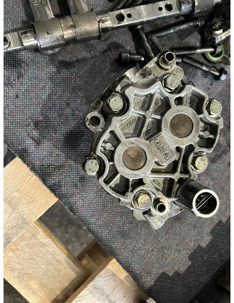 Scania 2092332 - Pompe à huile: photos 2 Scania 2092332 - Pompe à huile: photos 2