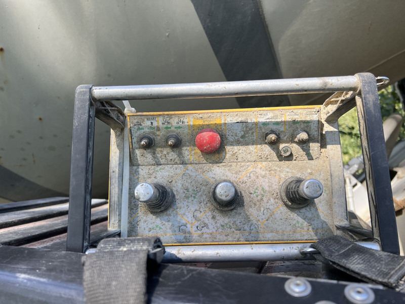 Pompe à béton stationnaire Volvo FL12: photos 15
