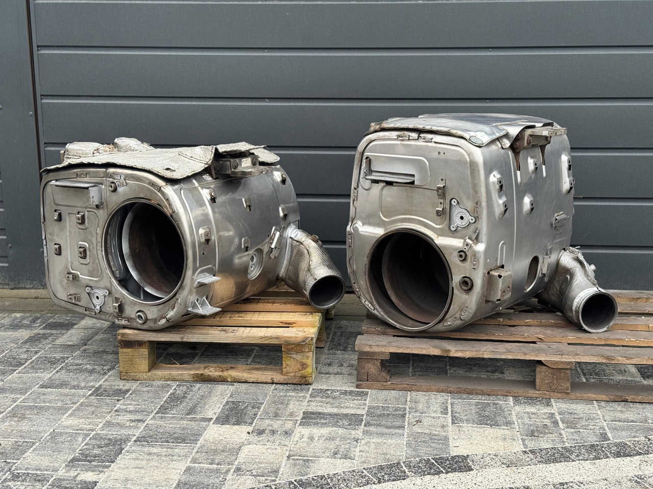Catalyst DAF XF CF with new SCR DOC Tested, ready to install - Système d'échappement pour Camion: photos 1 Catalyst DAF XF CF with new SCR DOC Tested, ready to install - Système d'échappement pour Camion: photos 1