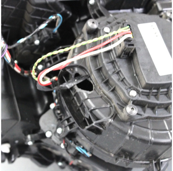 DAF XF106 Kachelhuis 2154534 - Pulseur d'air habitacle pour Camion: photos 4 DAF XF106 Kachelhuis 2154534 - Pulseur d'air habitacle pour Camion: photos 4