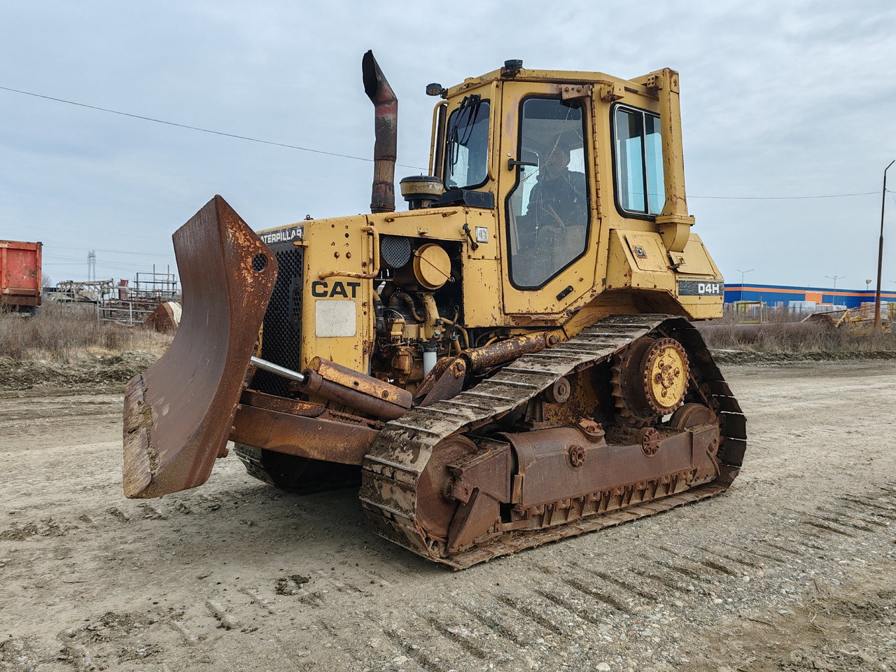 Caterpillar D4H - Bulldozer: photos 1 Caterpillar D4H - Bulldozer: photos 1