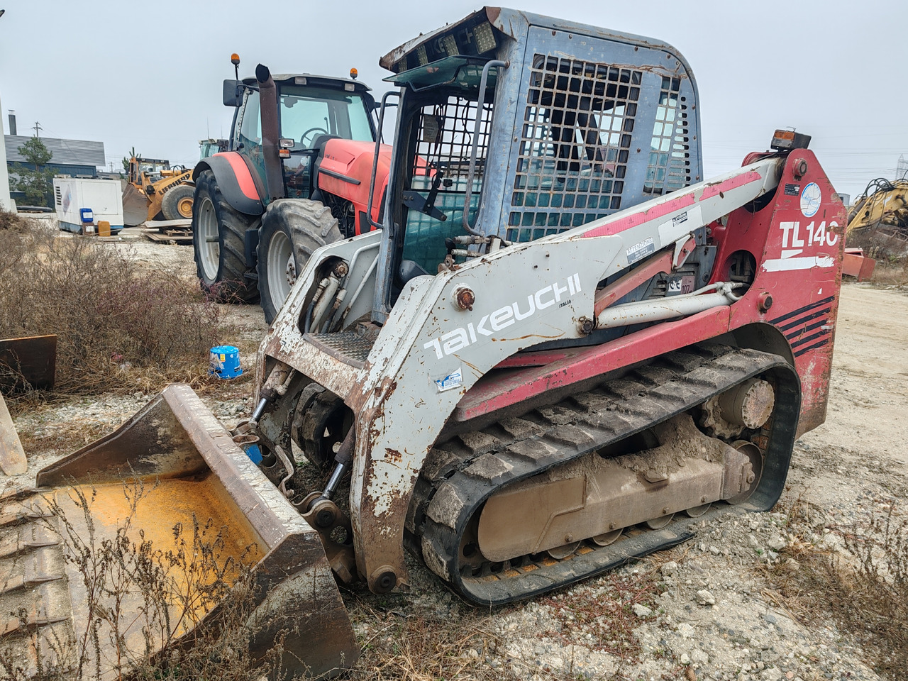 Takeuchi TL140 - Chargeuse compacte sur chenilles: photos 1 Takeuchi TL140 - Chargeuse compacte sur chenilles: photos 1