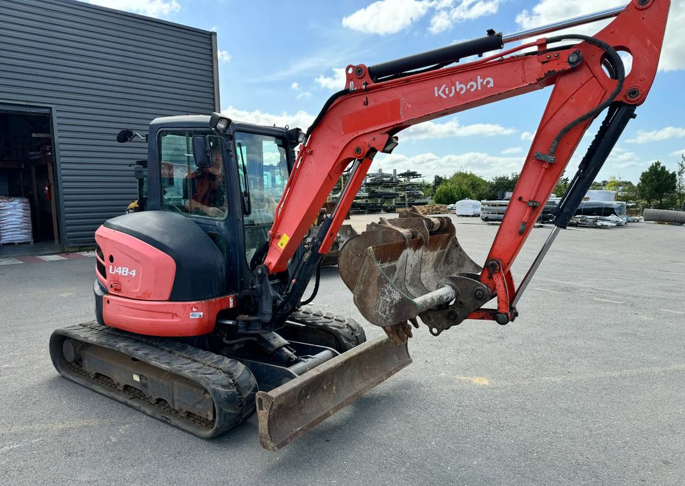 Pelle sur chenille Kubota U48-4: photos 1