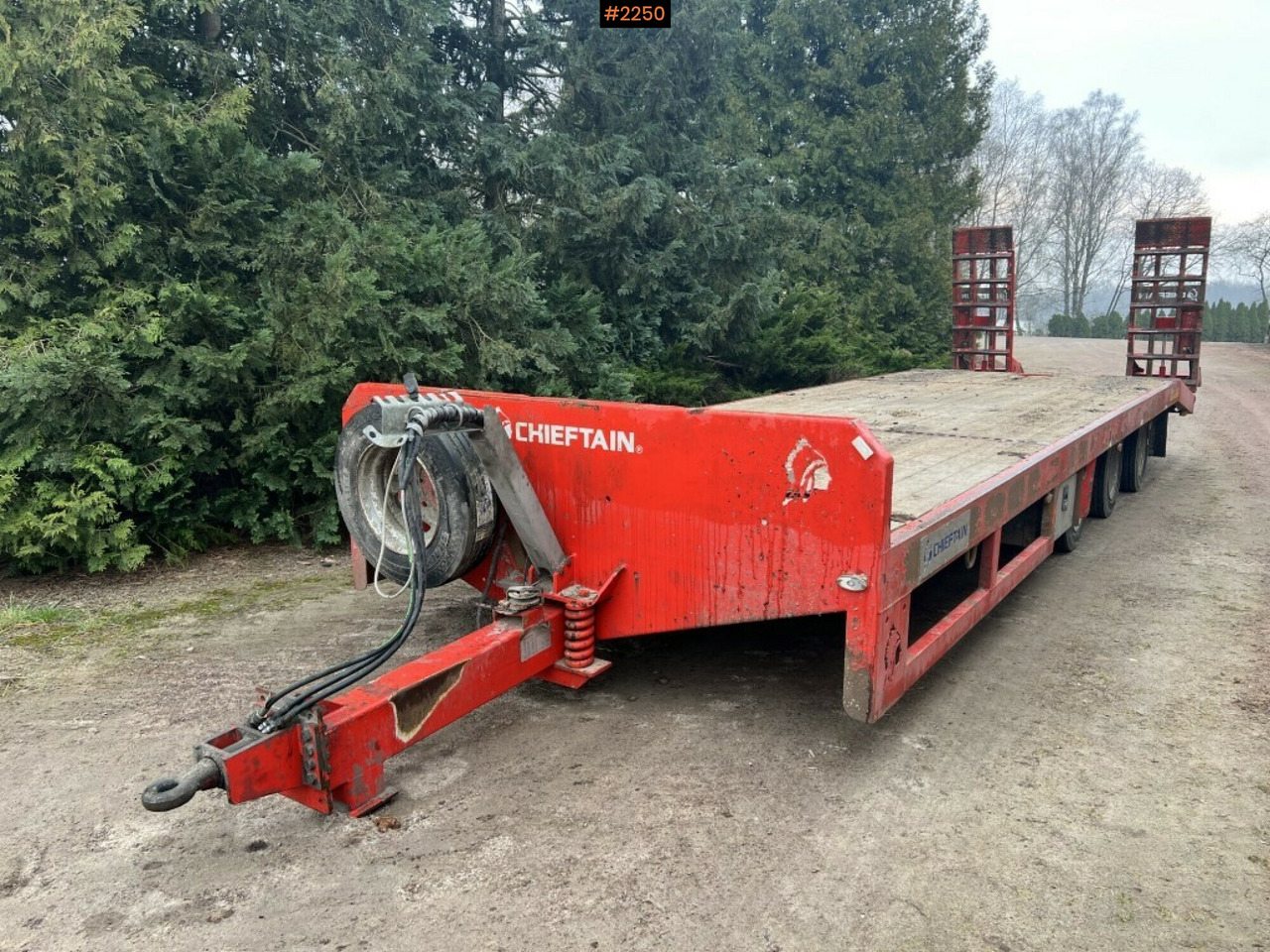 Machine trailer - Chieftain Trailers LTD - For tractor - Remorque porte-engin surbaissée: photos 1 Machine trailer - Chieftain Trailers LTD - For tractor - Remorque porte-engin surbaissée: photos 1