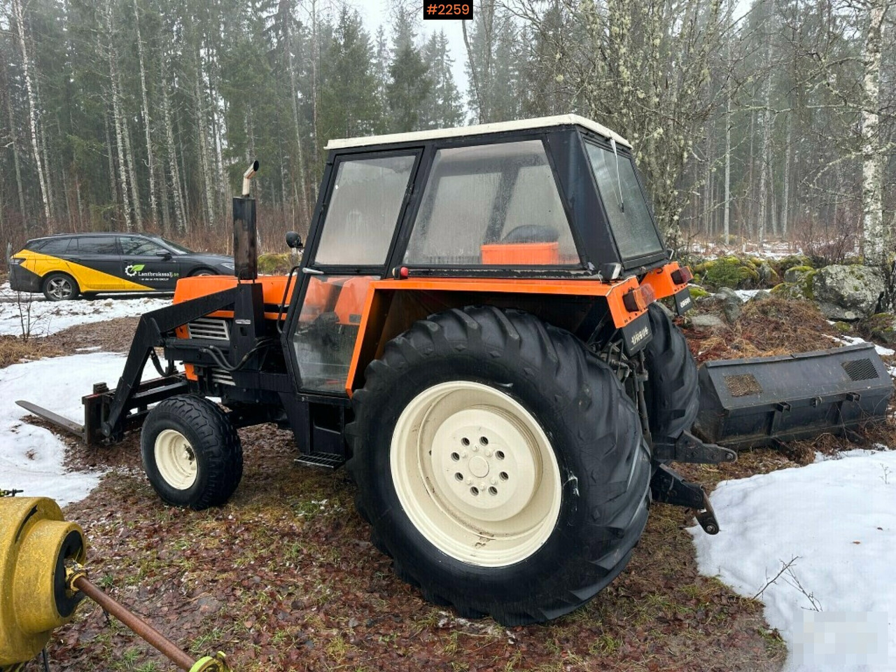 Tractor Ursus C385 Deluxe! with loader and implements - Tracteur agricole: photos 2 Tractor Ursus C385 Deluxe! with loader and implements - Tracteur agricole: photos 2