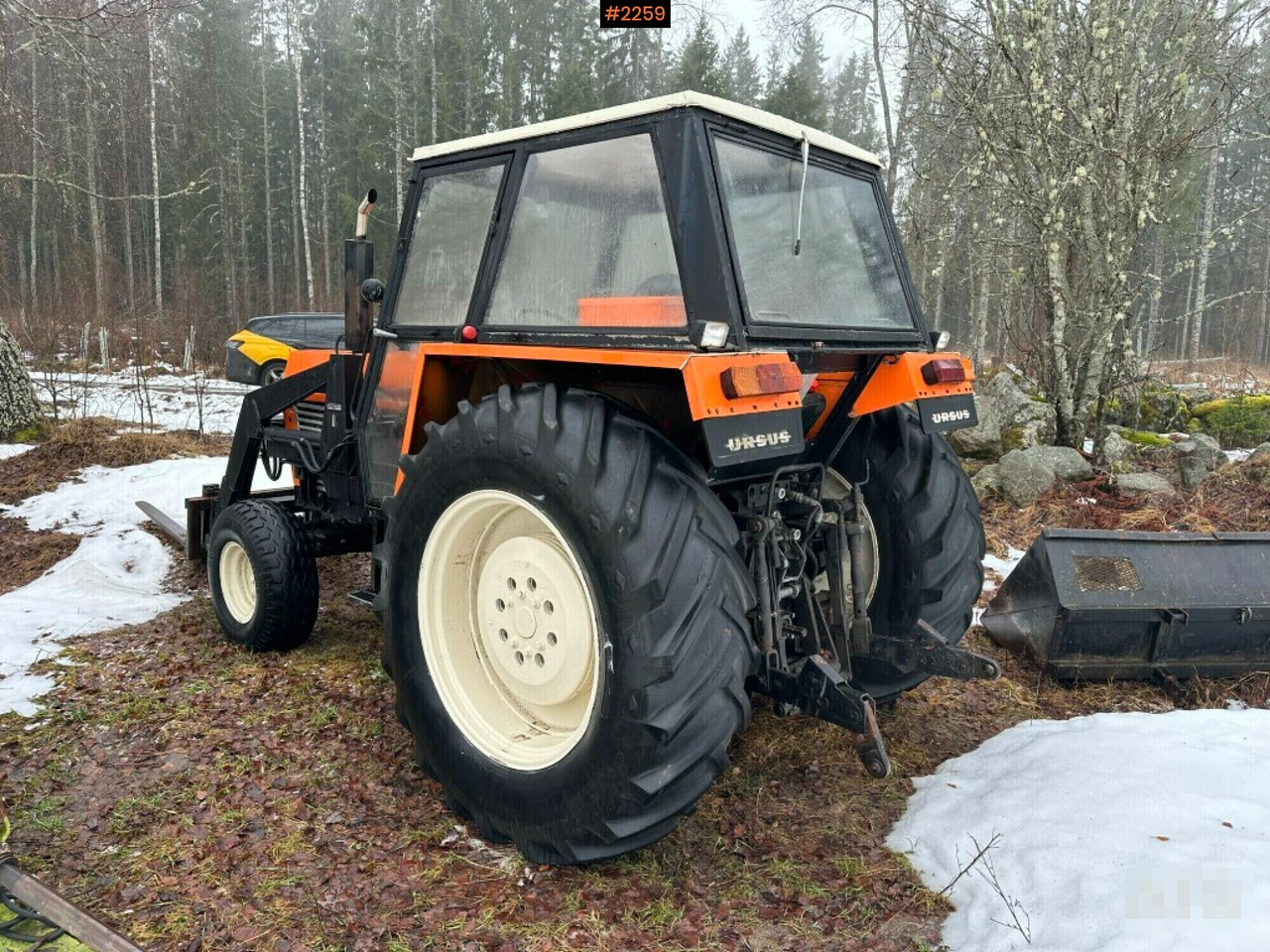 Tractor Ursus C385 Deluxe! with loader and implements - Tracteur agricole: photos 3 Tractor Ursus C385 Deluxe! with loader and implements - Tracteur agricole: photos 3