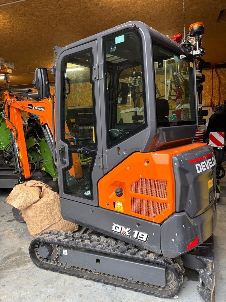 Develon DX 19 Z-7 - Mini pelle: photos 2 Develon DX 19 Z-7 - Mini pelle: photos 2