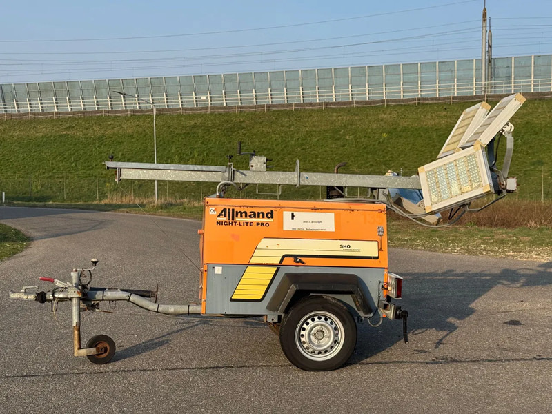 Doosan Allmand Night-Light Pro mobiele lichtmast LED - Mat d'éclairage: photos 3 Doosan Allmand Night-Light Pro mobiele lichtmast LED - Mat d'éclairage: photos 3