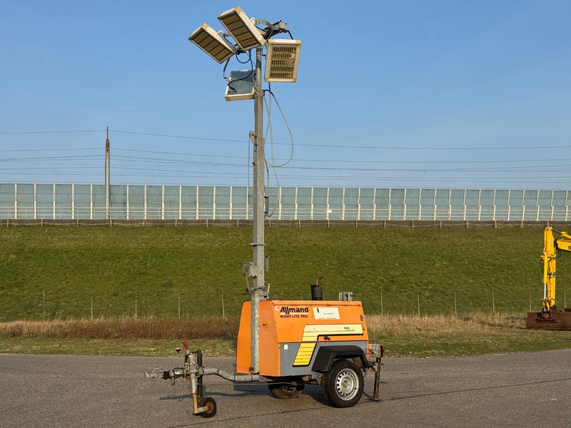 Doosan Allmand Night-Light Pro mobiele lichtmast LED - Mat d'éclairage: photos 1 Doosan Allmand Night-Light Pro mobiele lichtmast LED - Mat d'éclairage: photos 1