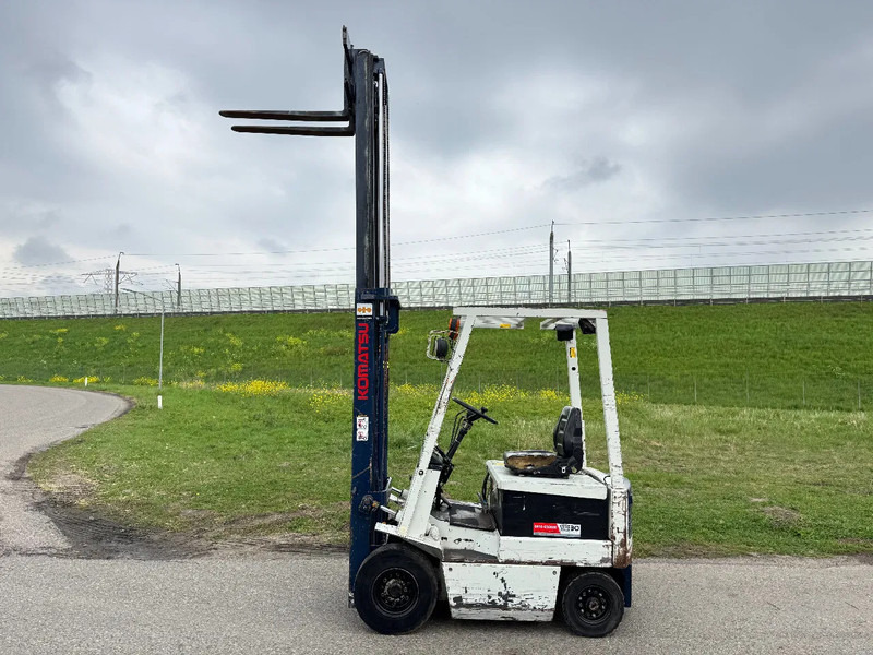 Komatsu Elektrische FB15-5 - Chariot élévateur électrique: photos 4 Komatsu Elektrische FB15-5 - Chariot élévateur électrique: photos 4