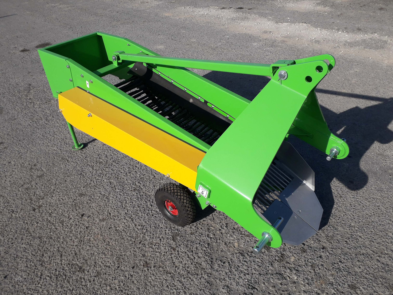 BOMET Arracheuse à Pommes de Terre UPUS - Arracheuse de pommes de terre: photos 2 BOMET Arracheuse à Pommes de Terre UPUS - Arracheuse de pommes de terre: photos 2