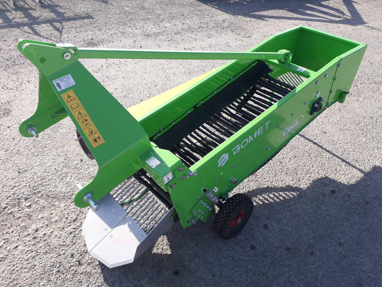 BOMET Arracheuse à Pommes de Terre UPUS - Arracheuse de pommes de terre: photos 1 BOMET Arracheuse à Pommes de Terre UPUS - Arracheuse de pommes de terre: photos 1