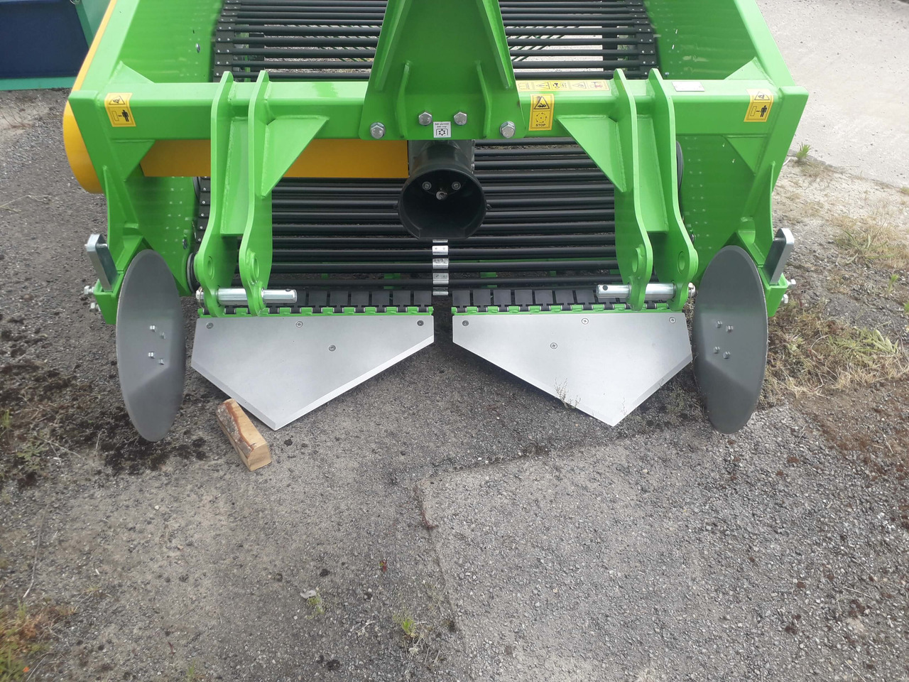 BOMET Arracheuse à Pommes de Terre UPUS - Arracheuse de pommes de terre: photos 4 BOMET Arracheuse à Pommes de Terre UPUS - Arracheuse de pommes de terre: photos 4