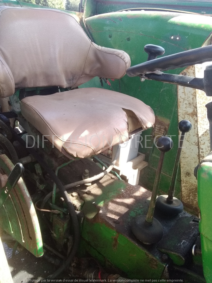JOHN DEERE TRACTEUR 1120 - Tracteur agricole: photos 3 JOHN DEERE TRACTEUR 1120 - Tracteur agricole: photos 3