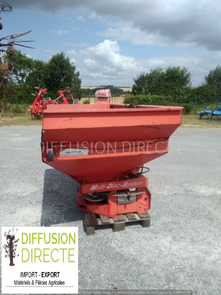 KUHN DISTRIBUTEUR D'ENGRAIS MDS 921 - Distributeur d'engrais: photos 1 KUHN DISTRIBUTEUR D'ENGRAIS MDS 921 - Distributeur d'engrais: photos 1