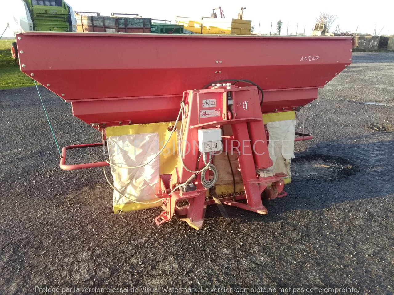 LELY DISTRIBUTEUR D'ENGRAIS CENTERMATIC PESEE - Distributeur d'engrais: photos 2 LELY DISTRIBUTEUR D'ENGRAIS CENTERMATIC PESEE - Distributeur d'engrais: photos 2