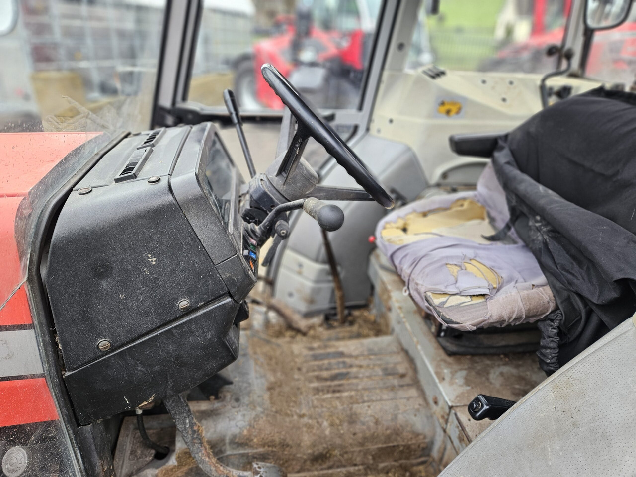 Tracteur agricole 1993 MF 390T 4wd tractor, good off farm condition: photos 6