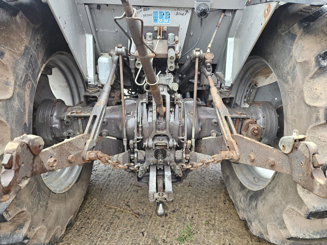 1993 MF 390T 4wd tractor, good off farm condition - Tracteur agricole: photos 4 1993 MF 390T 4wd tractor, good off farm condition - Tracteur agricole: photos 4