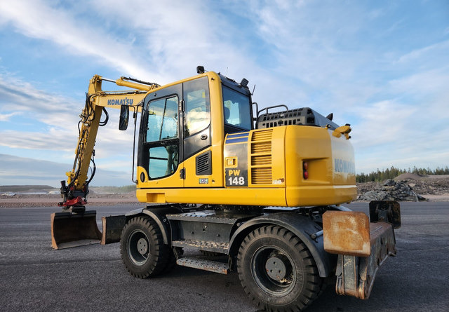KOMATSU PW148-8 Rototilt R6 - Pelle sur pneus: photos 3 KOMATSU PW148-8 Rototilt R6 - Pelle sur pneus: photos 3
