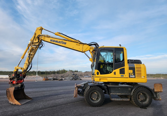 KOMATSU PW148-8 Rototilt R6 - Pelle sur pneus: photos 2 KOMATSU PW148-8 Rototilt R6 - Pelle sur pneus: photos 2