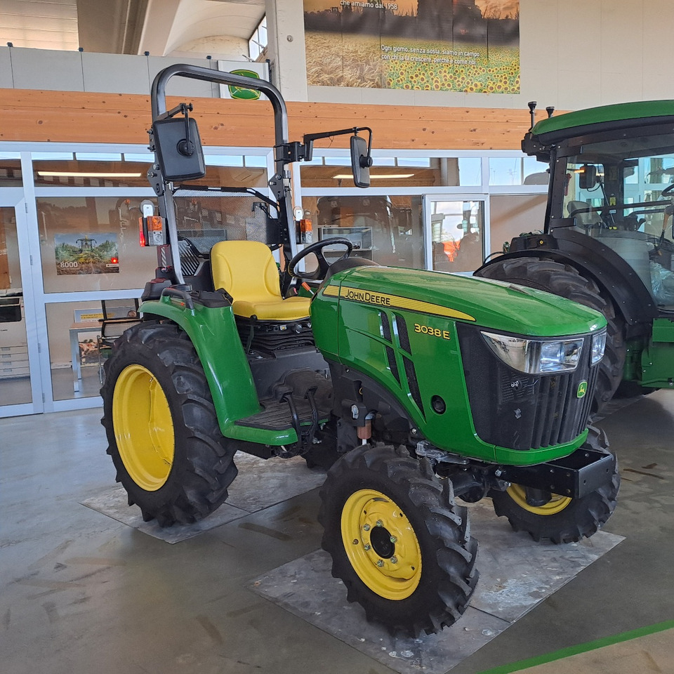 JOHN DEERE 3038E COMPATTO - Tracteur agricole: photos 3 JOHN DEERE 3038E COMPATTO - Tracteur agricole: photos 3