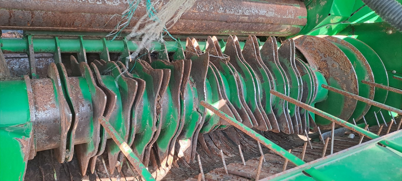 JOHN DEERE 960 - ASTA AGRIBERTOCCHI - Presse à balles rondes: photos 4 JOHN DEERE 960 - ASTA AGRIBERTOCCHI - Presse à balles rondes: photos 4