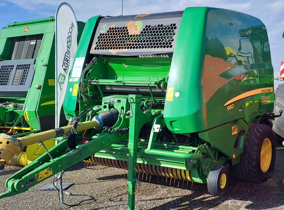 JOHN DEERE 960 - Presse à balles rondes: photos 3 JOHN DEERE 960 - Presse à balles rondes: photos 3