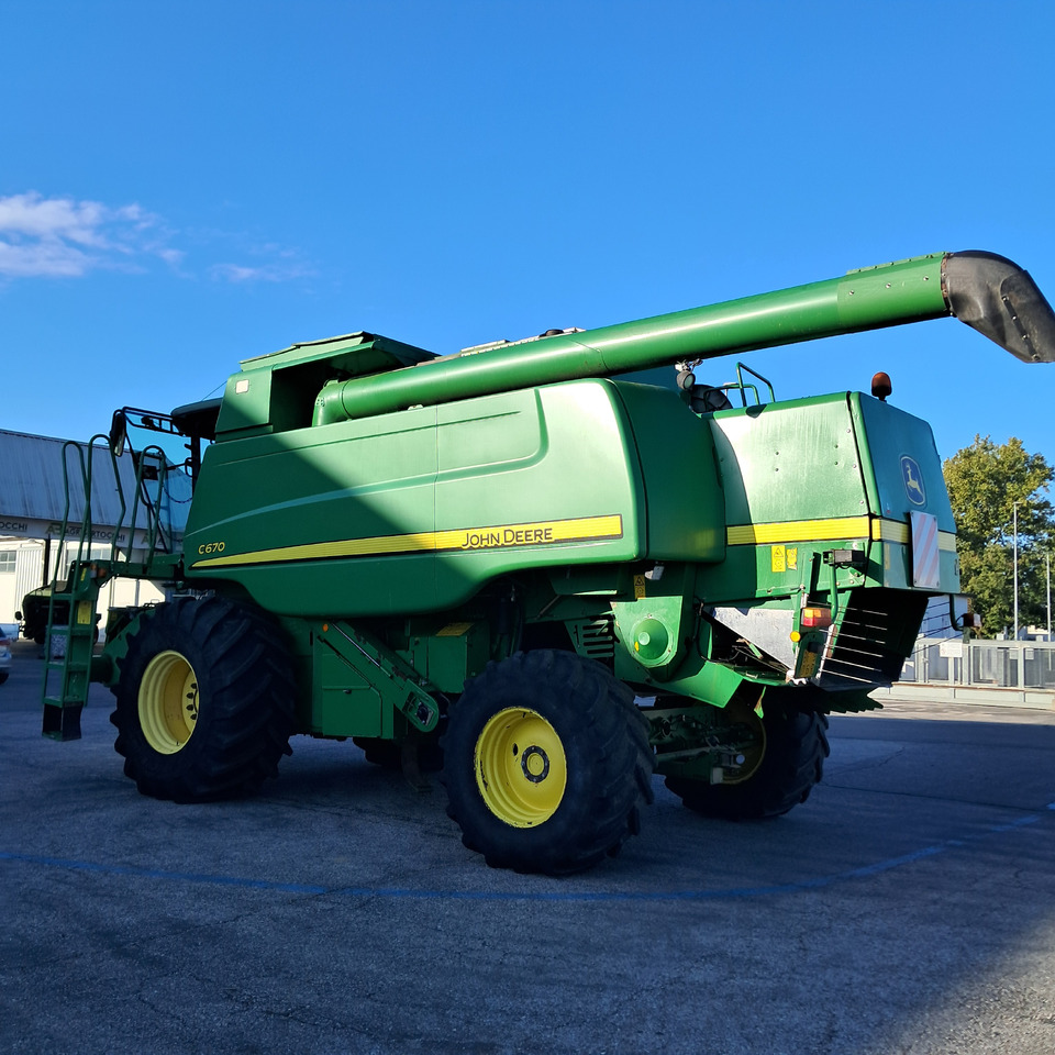 JOHN DEERE C670 - Moissonneuse-batteuse: photos 2 JOHN DEERE C670 - Moissonneuse-batteuse: photos 2