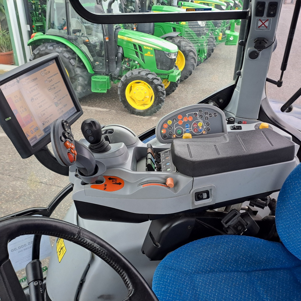 NEW HOLLAND T7.270 BLUEPOWER - ASTA AGRIBERTOCCHI - Tracteur agricole: photos 2 NEW HOLLAND T7.270 BLUEPOWER - ASTA AGRIBERTOCCHI - Tracteur agricole: photos 2