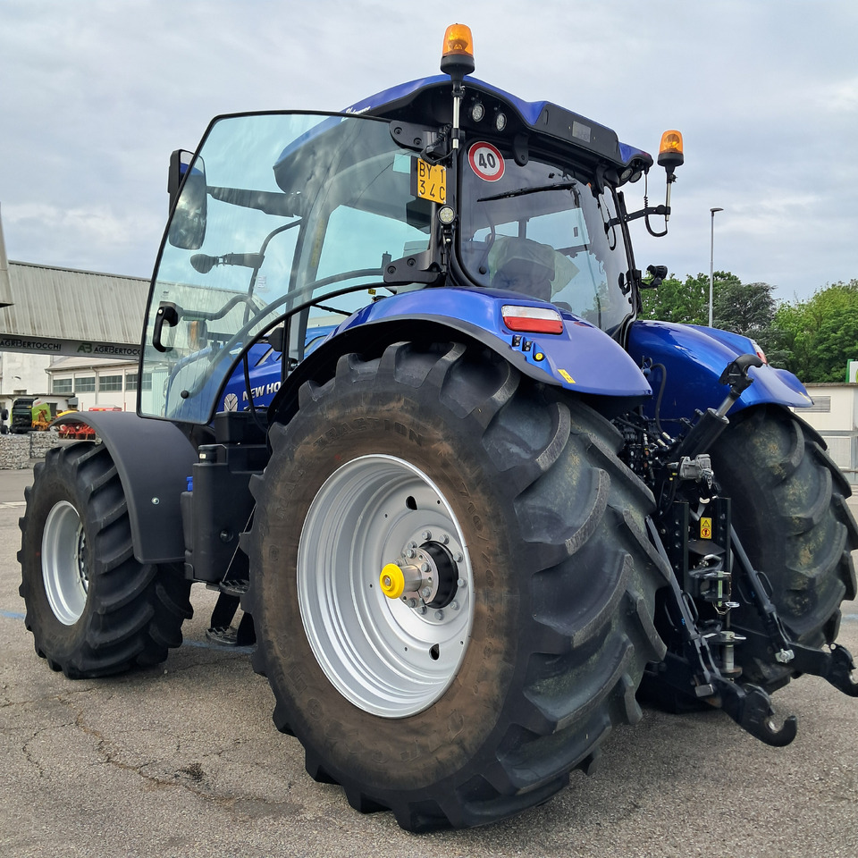 NEW HOLLAND T7 270 - Tracteur agricole: photos 2 NEW HOLLAND T7 270 - Tracteur agricole: photos 2
